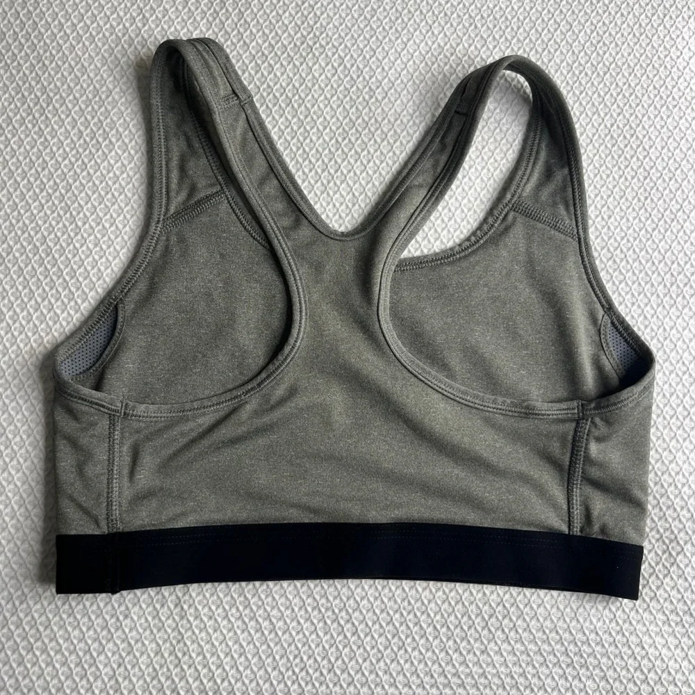 Nike Dri-Fit Grey Racerback Sports Bra Woman Medium Athletic Workout‎ Fitness